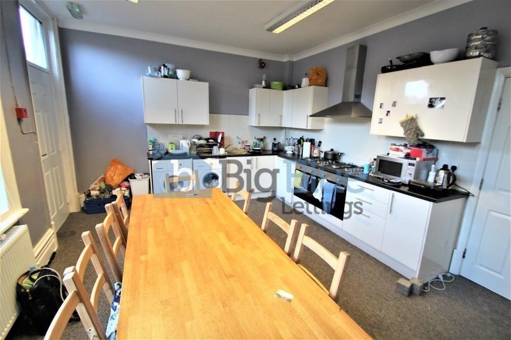 Bright and spacious kitchen with ample seating ...