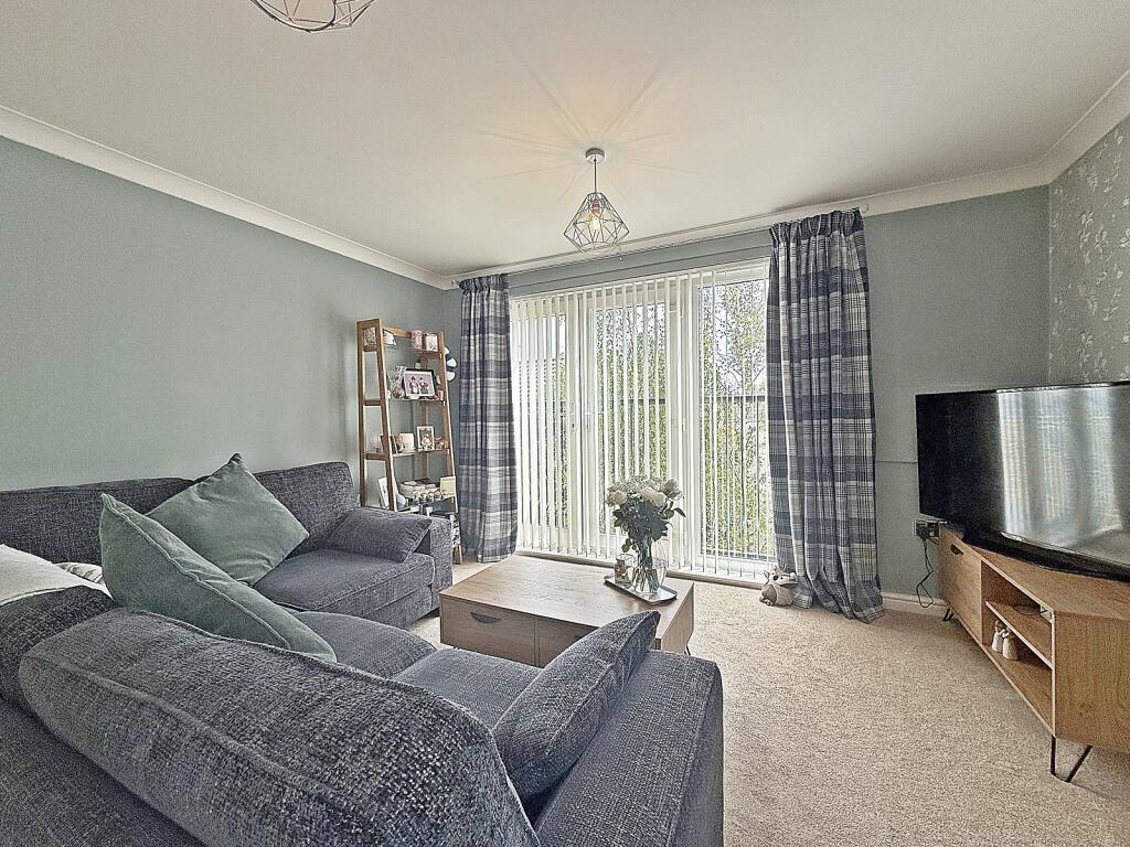 OPEN PLAN KITCHEN/DINNER/LOUNGE