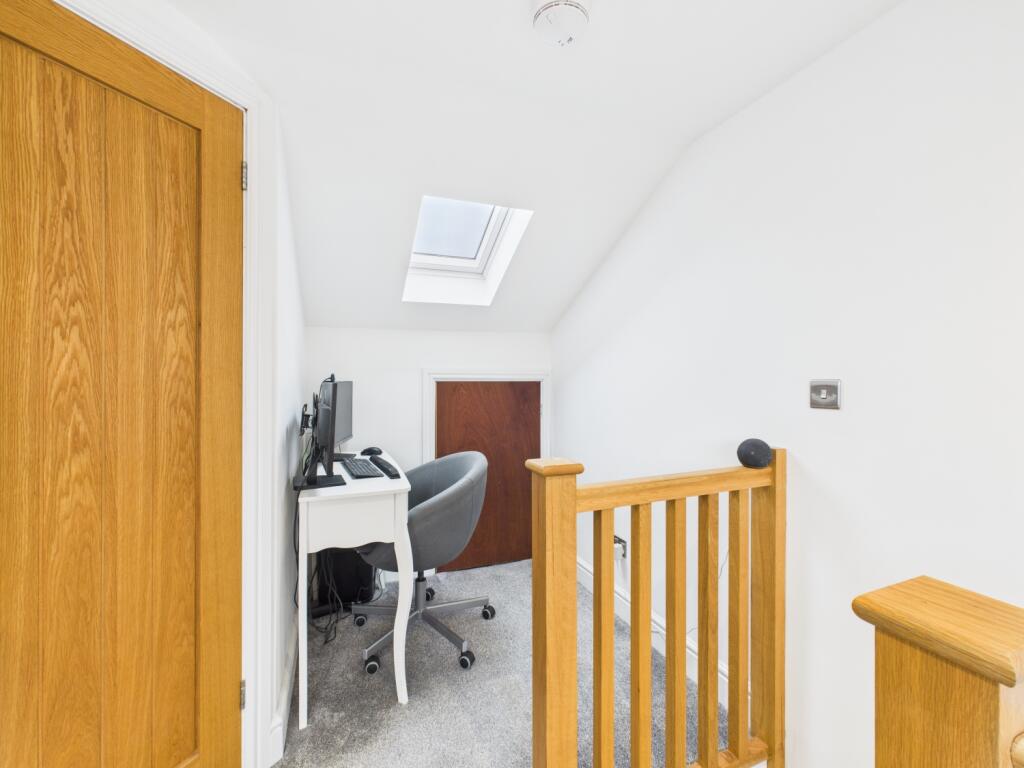 CAM03729G0-PR0170-STILL050