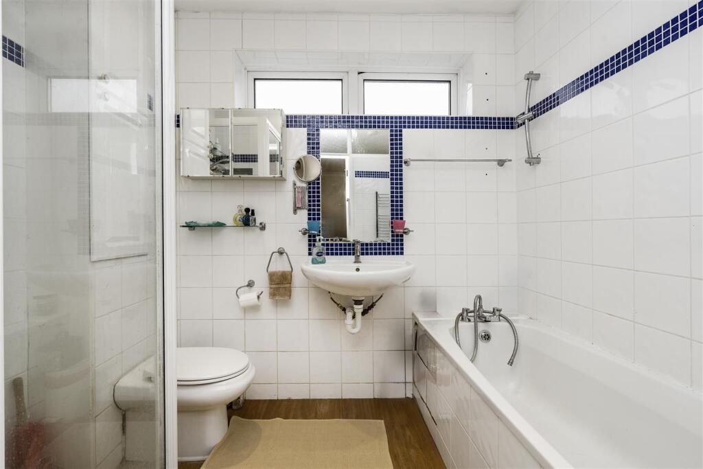 Davidson Frost-Wellings, DFW, Chiltern Avenue, Bat