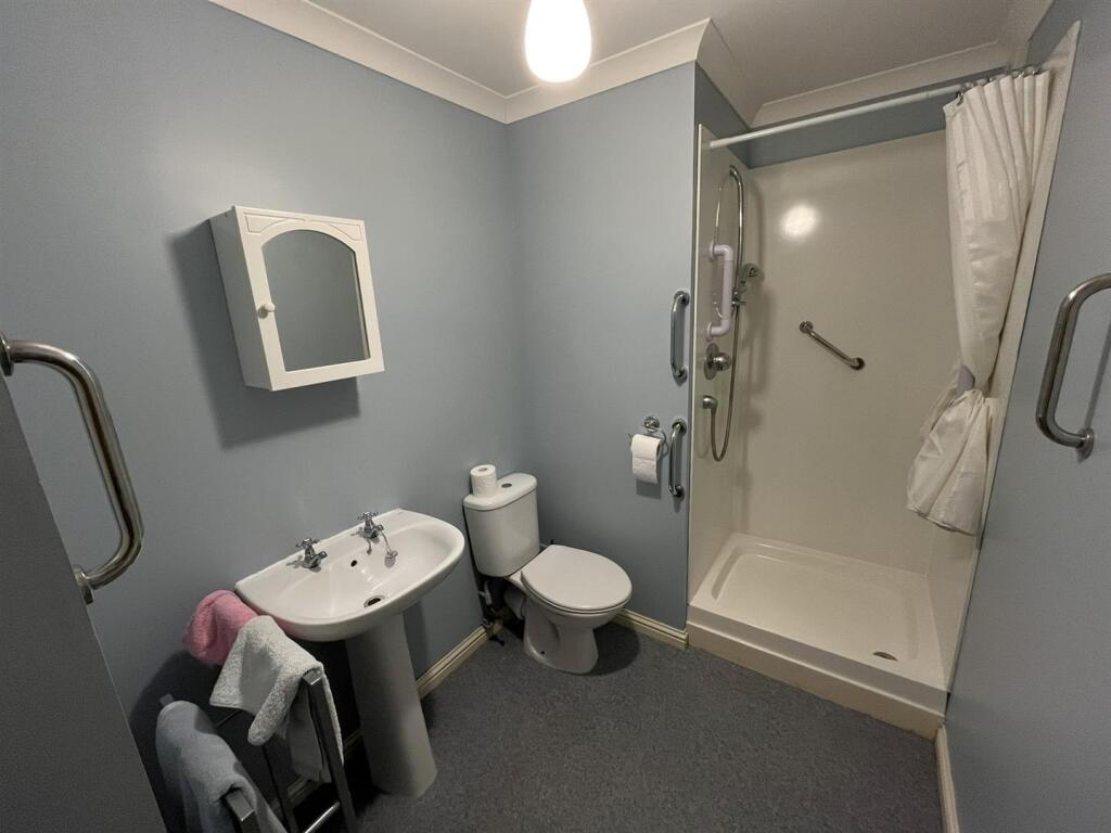 SHOWER ROOM