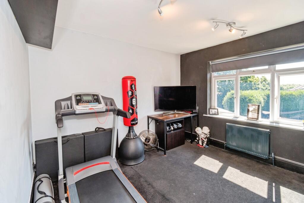 Bedroom/ Gym