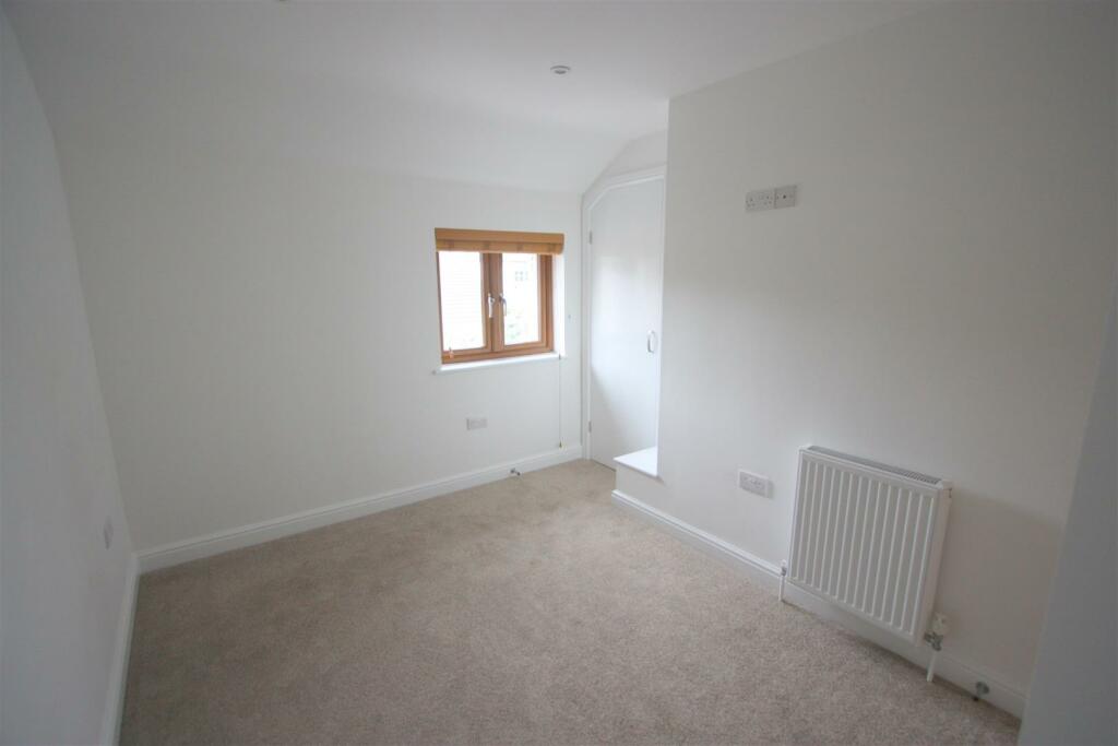 3 Lower Barn Court Bedroom 2