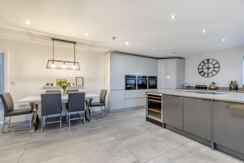 8578201-interior18.jpg