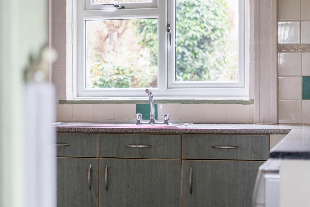 1383752-4-692d9c0...