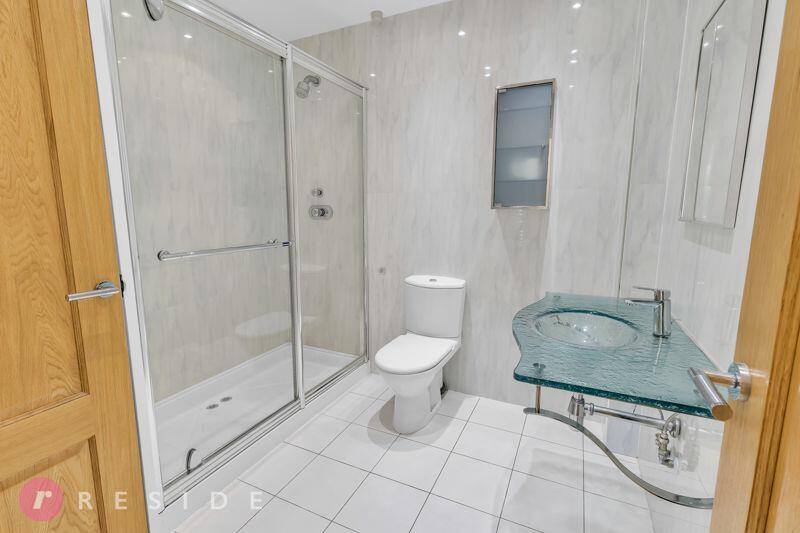 Apartment Shower Room