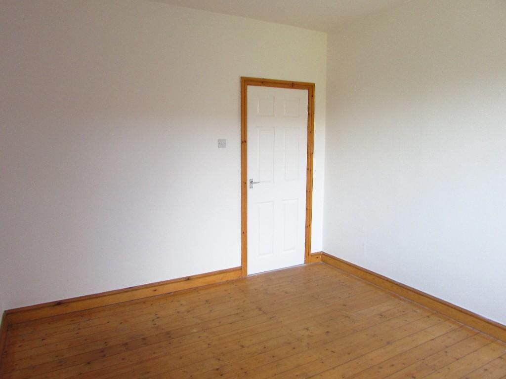 Middle bedroom