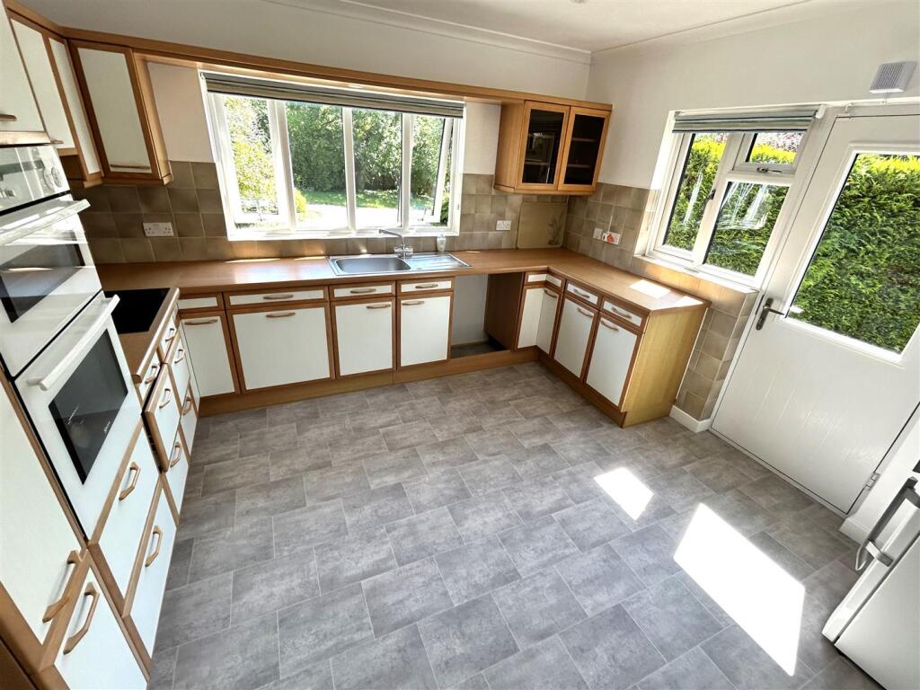 Kitchen/Breakfast Room