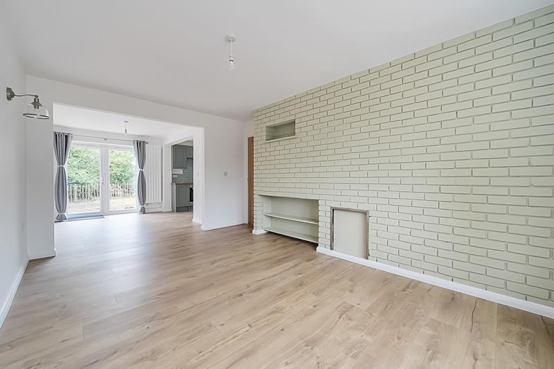 1340709-8-68a5974af12fb