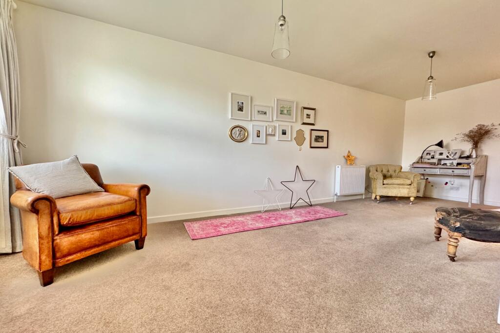 Sitting Room/Bedroom 4