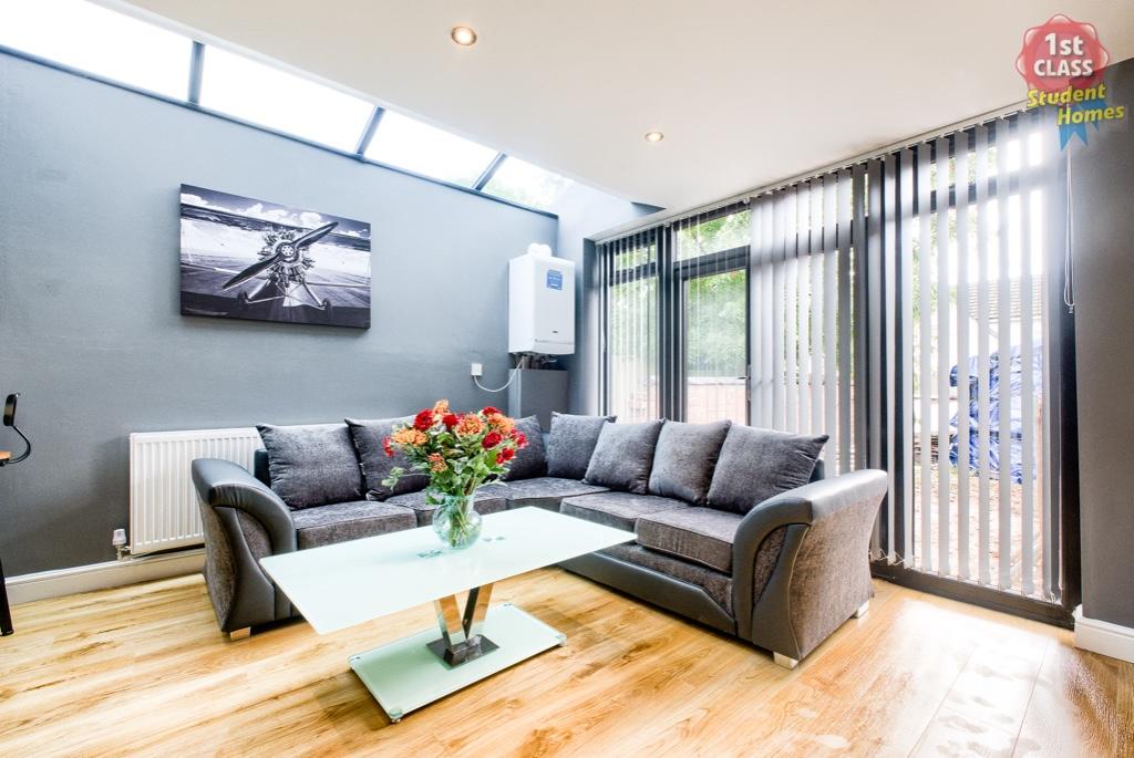 Kitchen/ Living Room