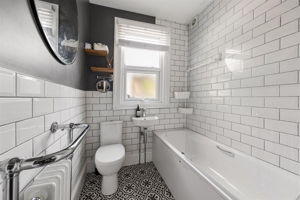 High Road Leyton, E10