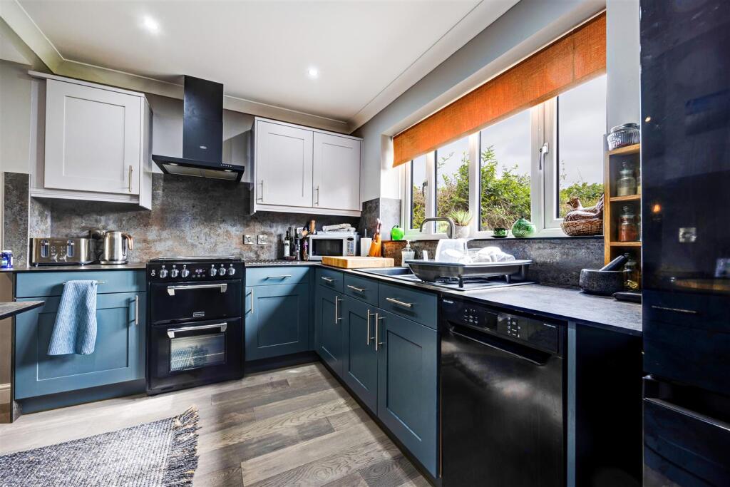 Kitchen_03.jpg