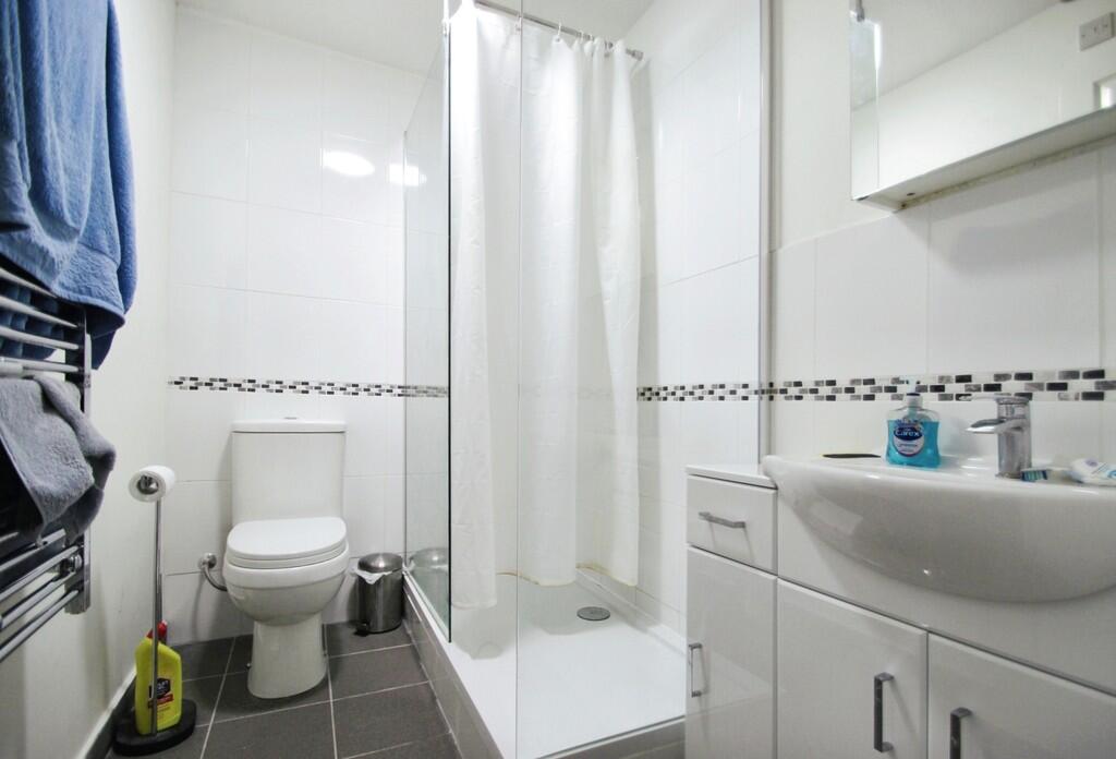 6f20dd03-bathroom...
