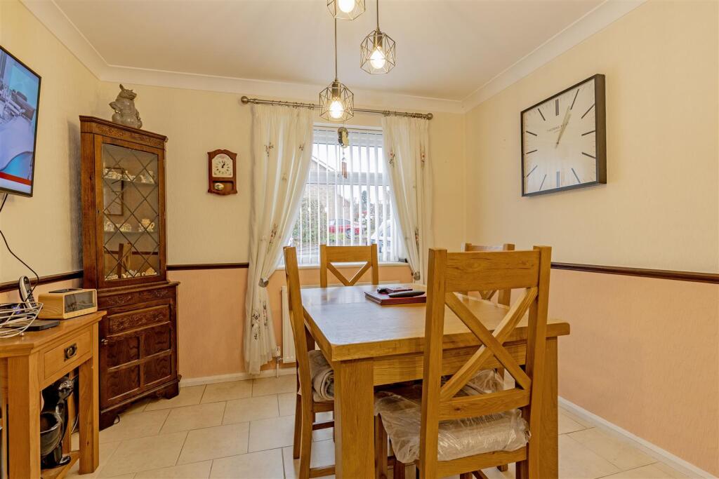 Kitchen/ Dining Room