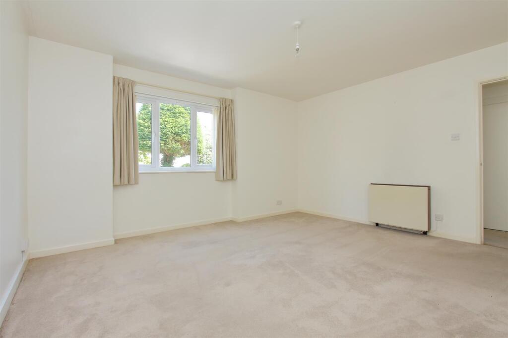 Flat 1 Church Road (10).JPG