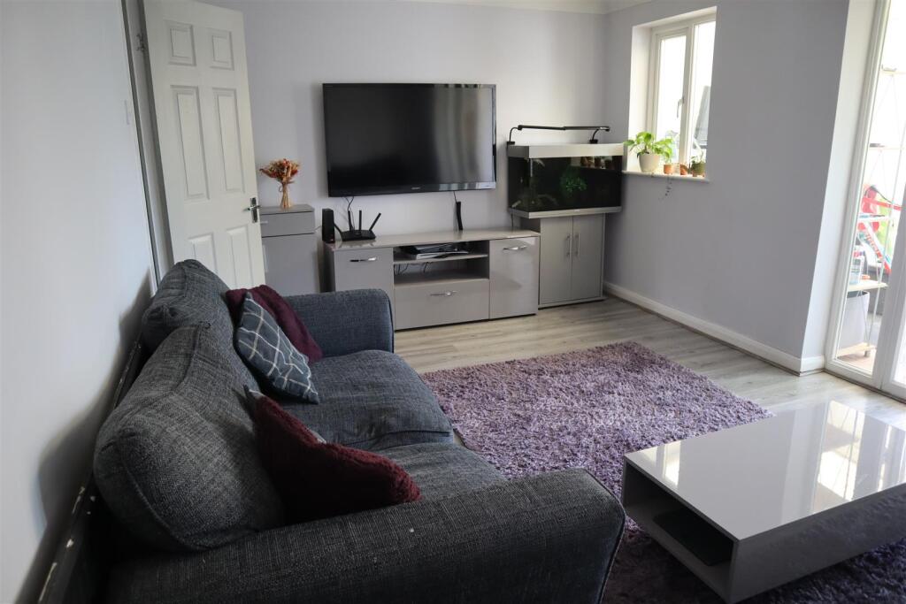 5 Living Room.JPG