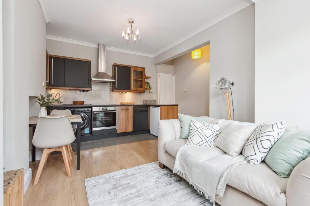 249b Kingston Road SW19 003.jpg