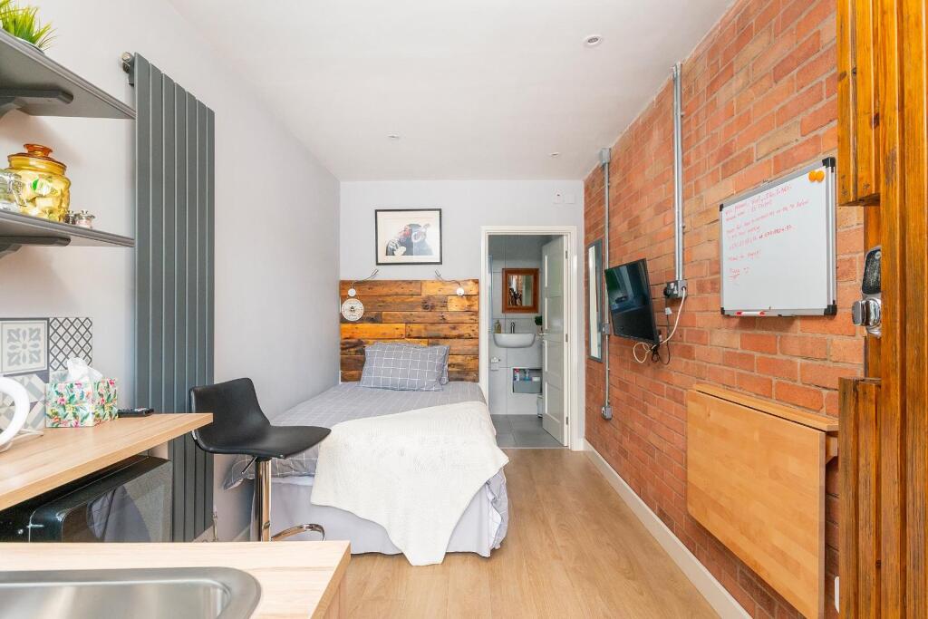 1D0LEIG - Annexe Bedroom C.jpg