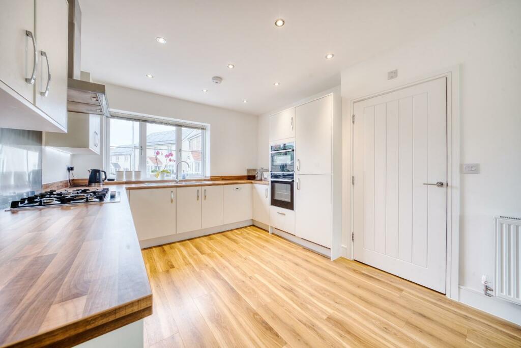 8 - kitchen.jpeg