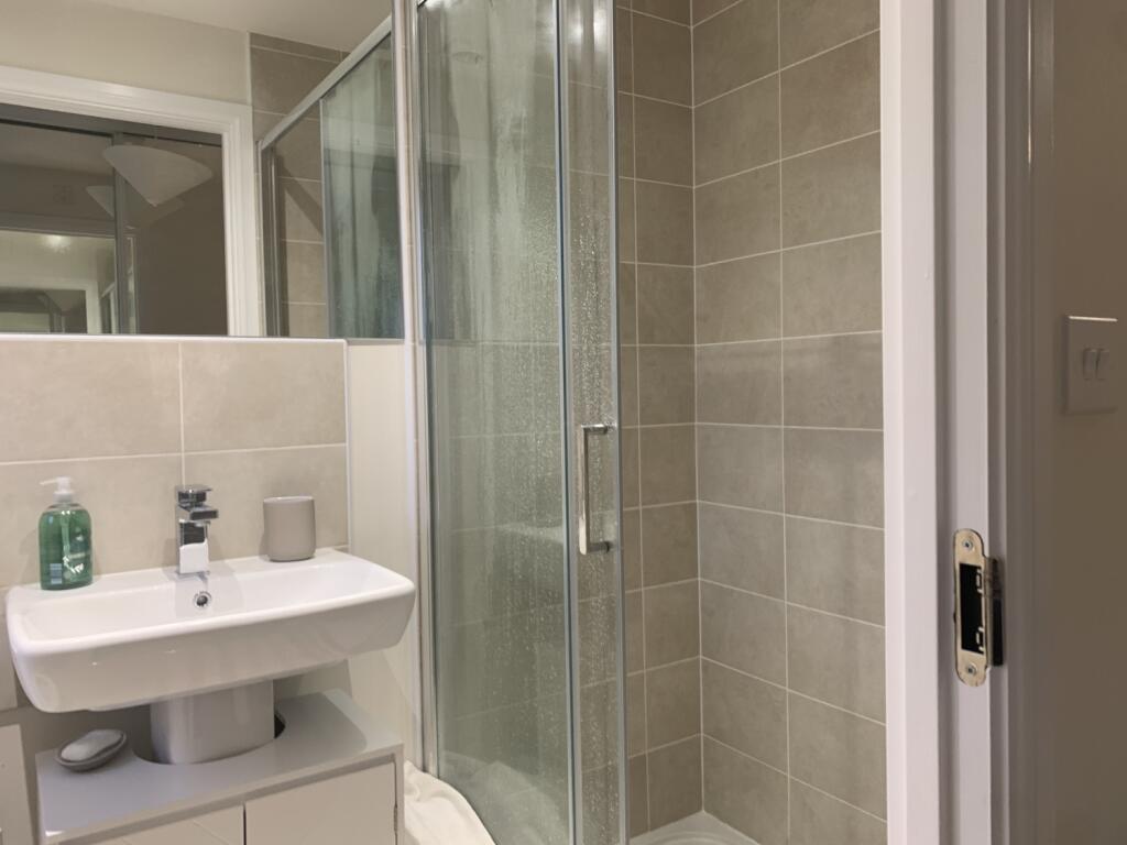 EN SUITE