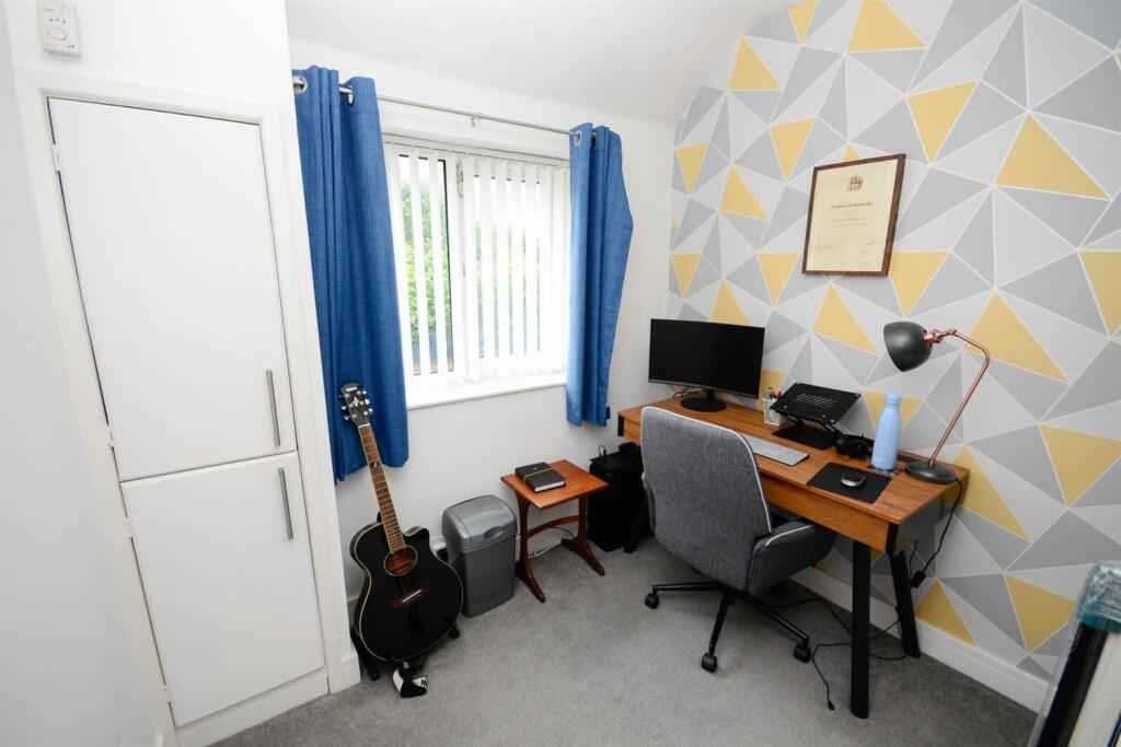 Front Bedroom / Offi