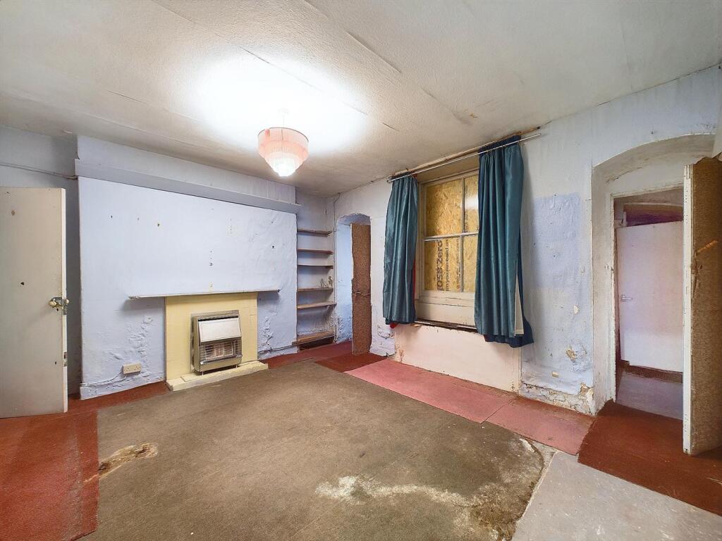 8 - 5 Bedroom terraced house.jpg
