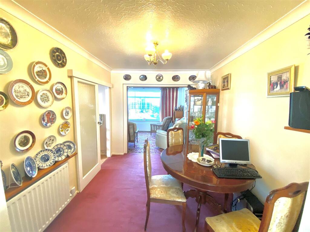 Dining room 2.jpg