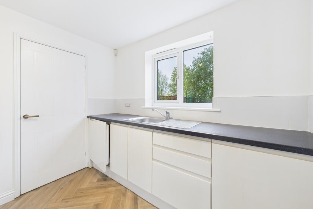 CAM03162G0-PR0335-STILL010