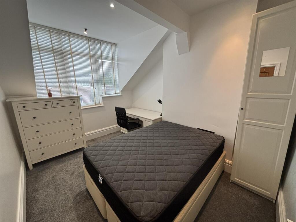 Bedroom 5 - 2nd Rear