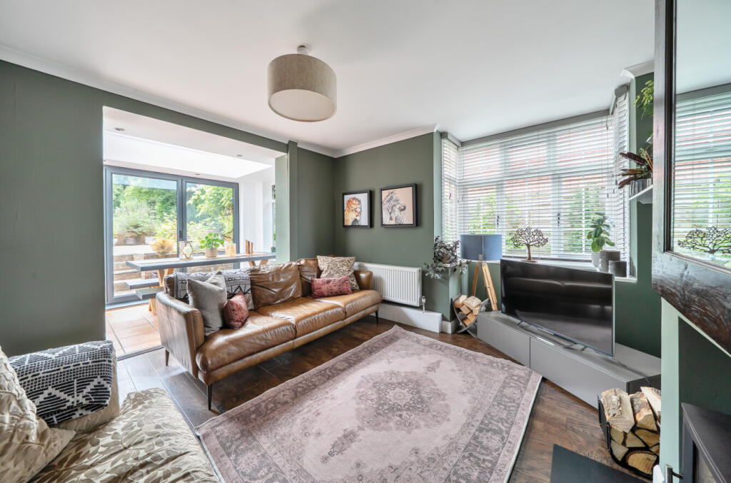 1327928-9-6883ae5...