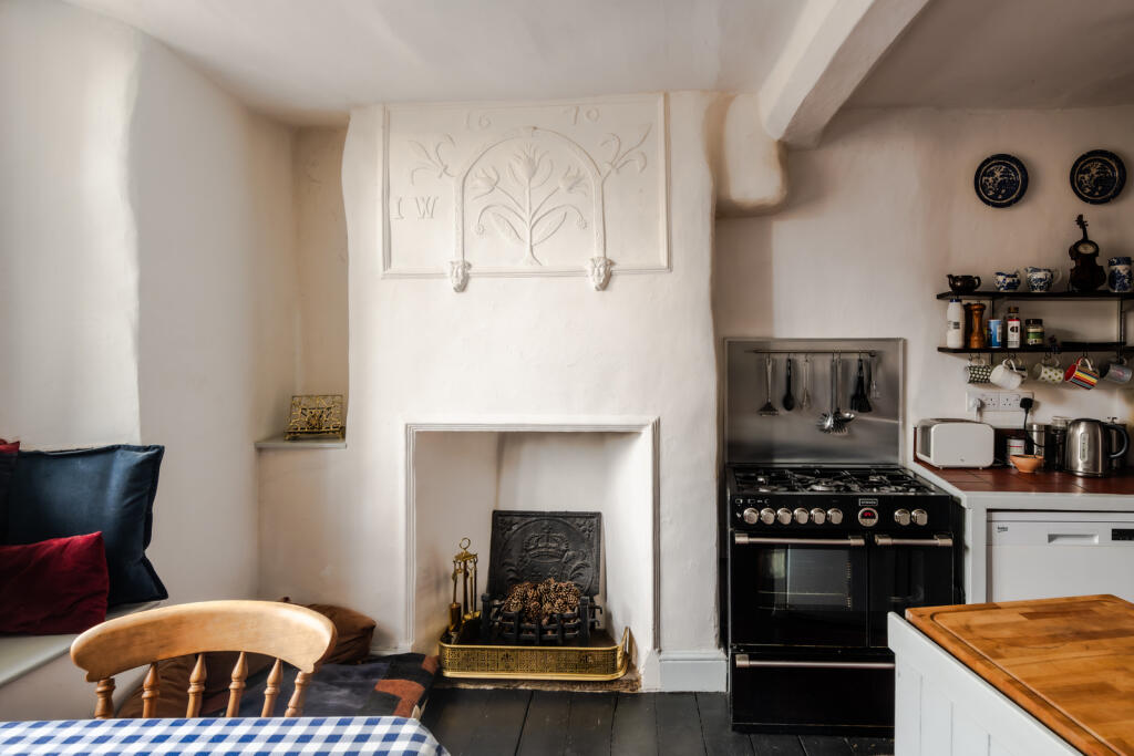 265437 - OM-hr-27.jpg