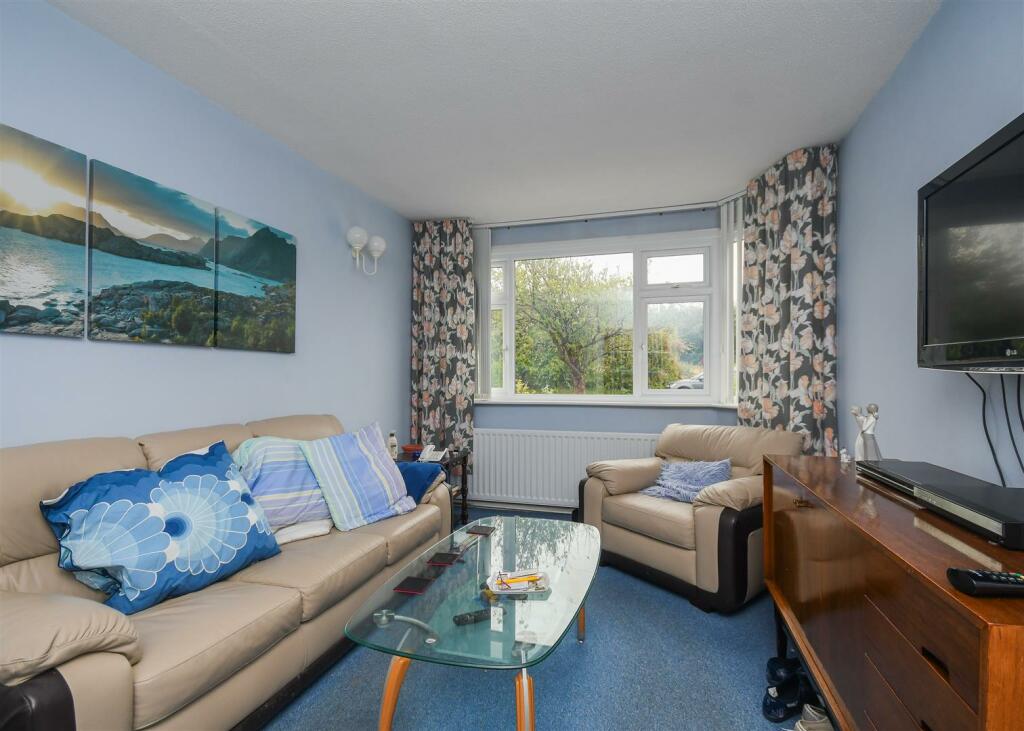 89 Station Road - Lounge.jpg
