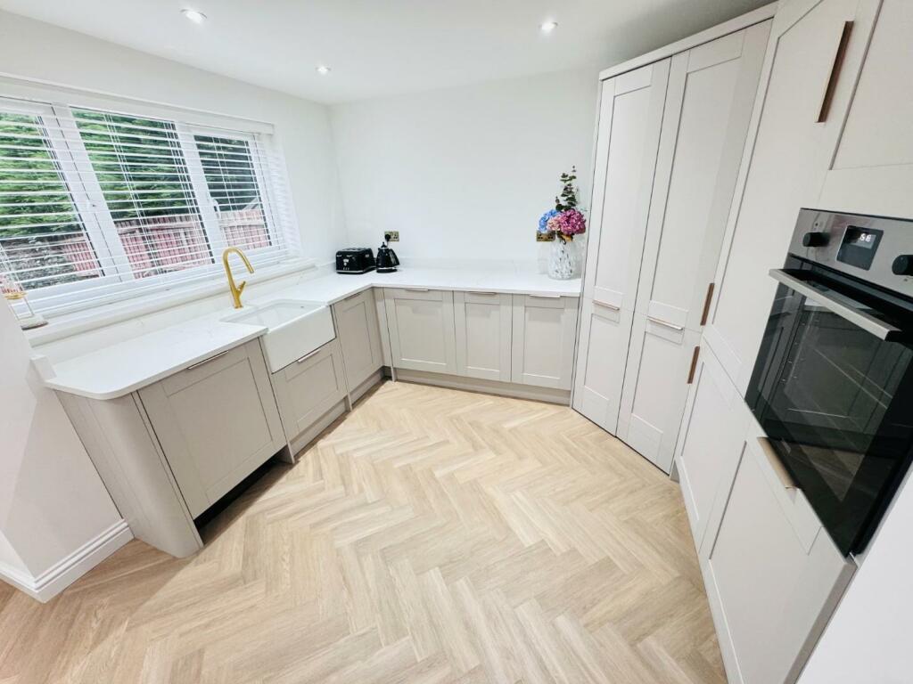 KITCHEN/DINER/SITTING ROOM