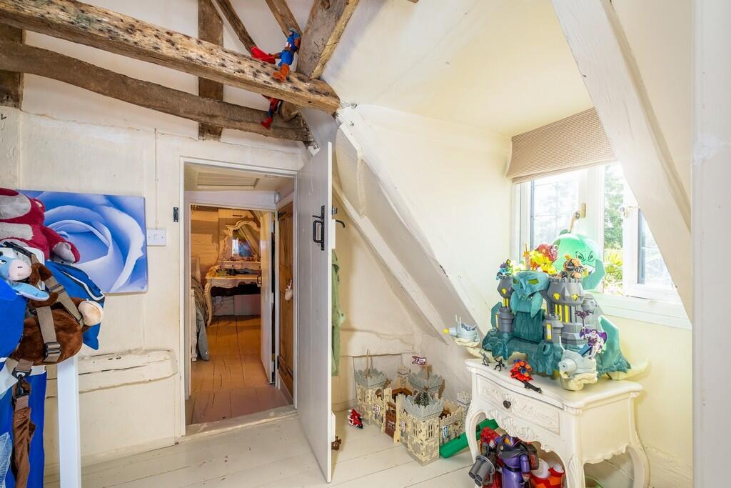 1440px-Wye Cottag...