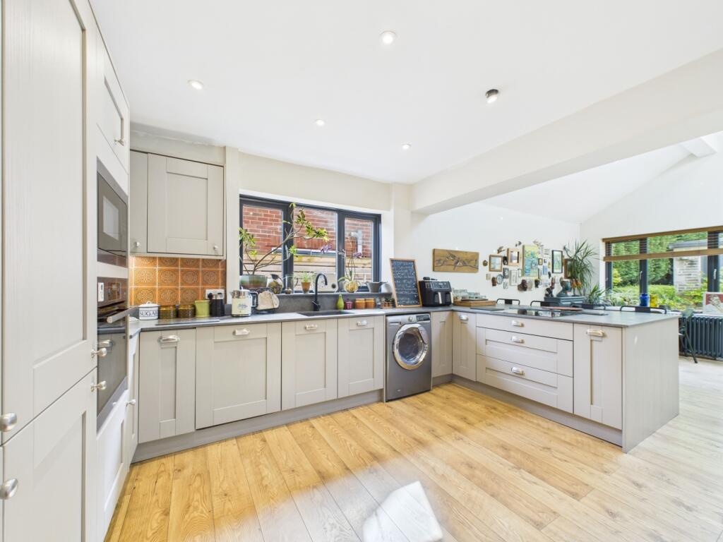 CAM02093G0-PR0053-STILL021