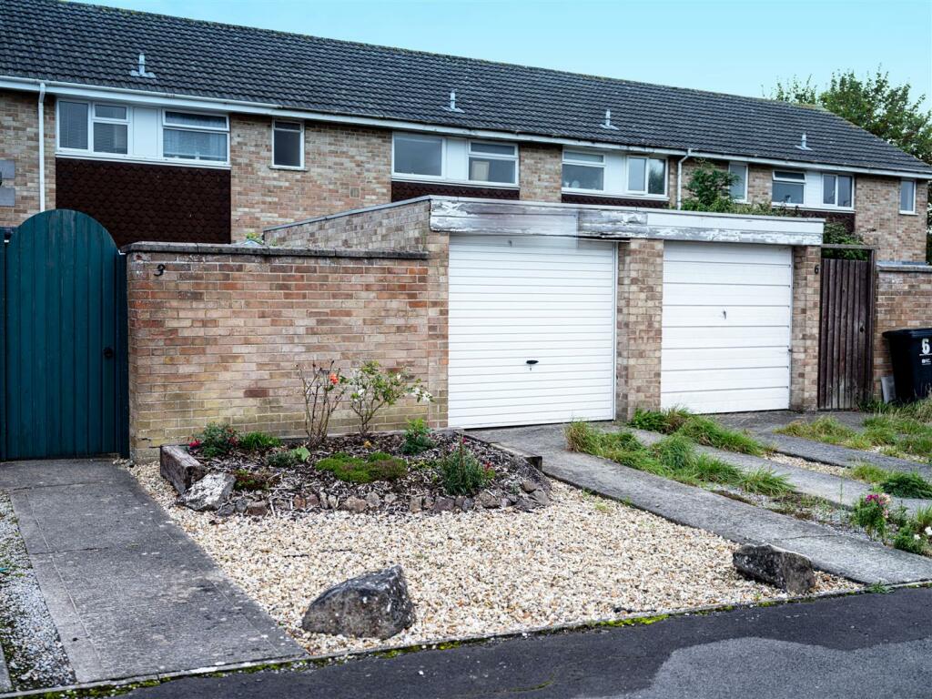 GARAGE &amp; PARKING