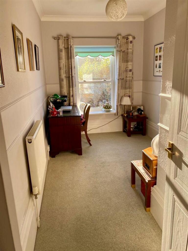 BEDROOM 3/STUDY
