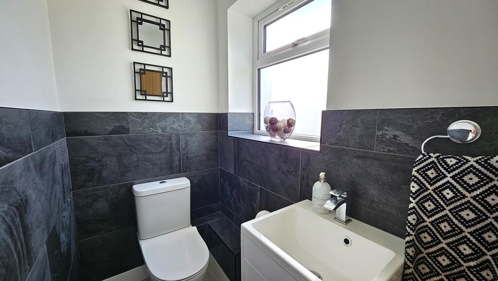 Boot Room WC