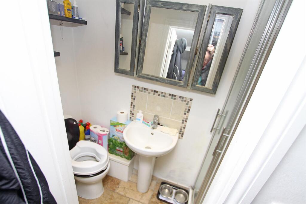 Annex shower room.jpg