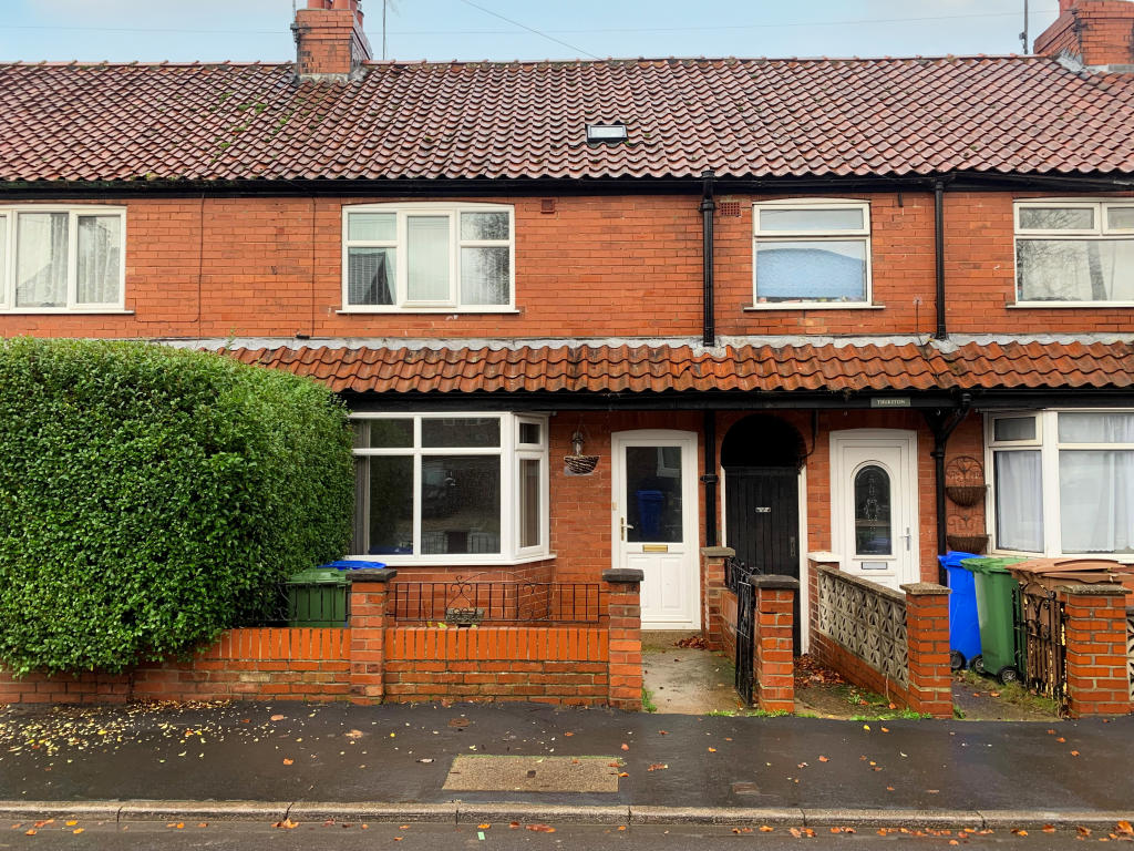 3 Bedroom House Mid-Terrace - For Sale