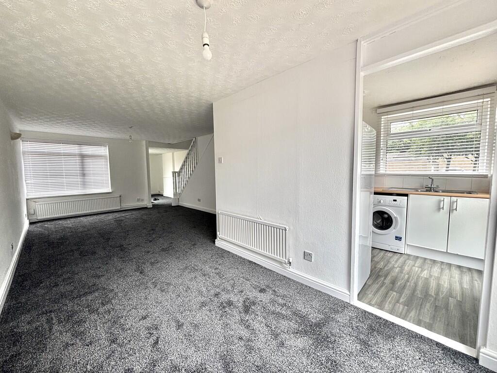 Living/dining are...