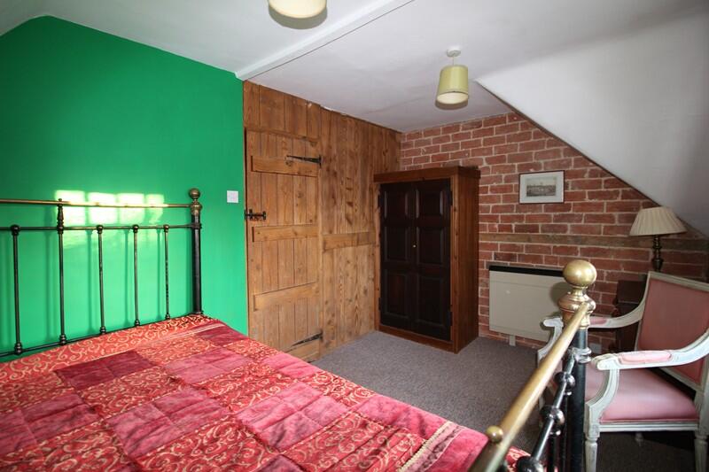 Master Bedroom (2)