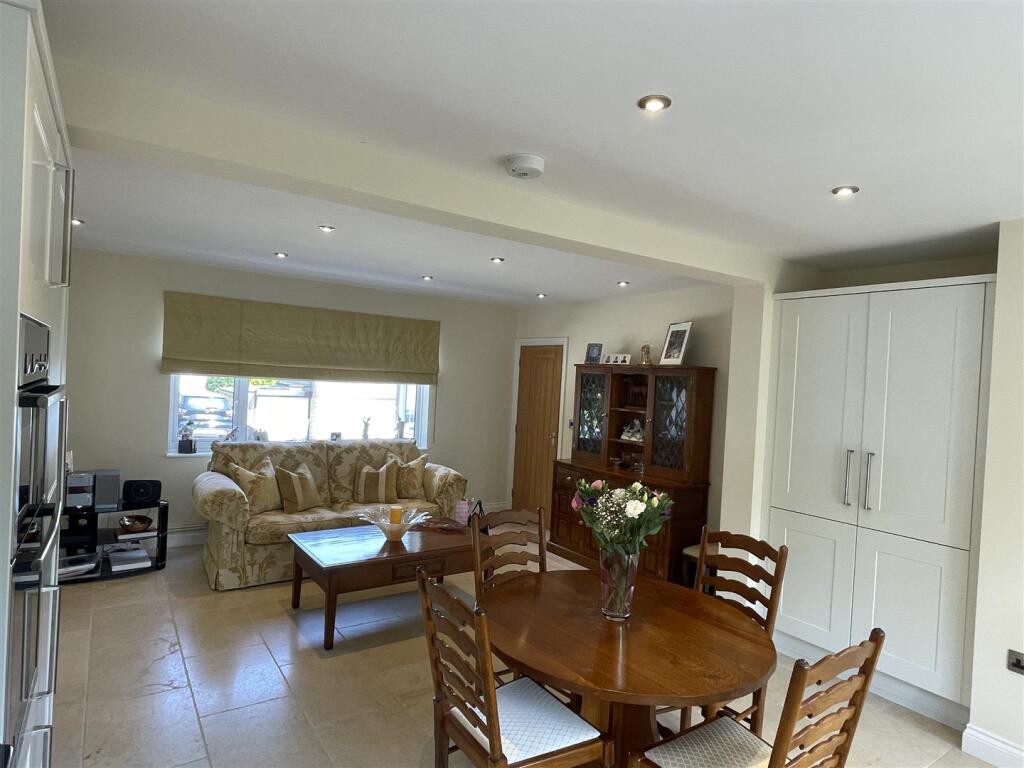 Dining Area of Kitchen.JPG