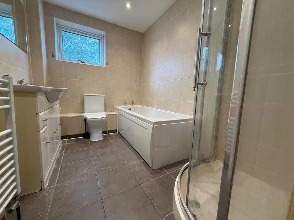 Bath/Shower Room