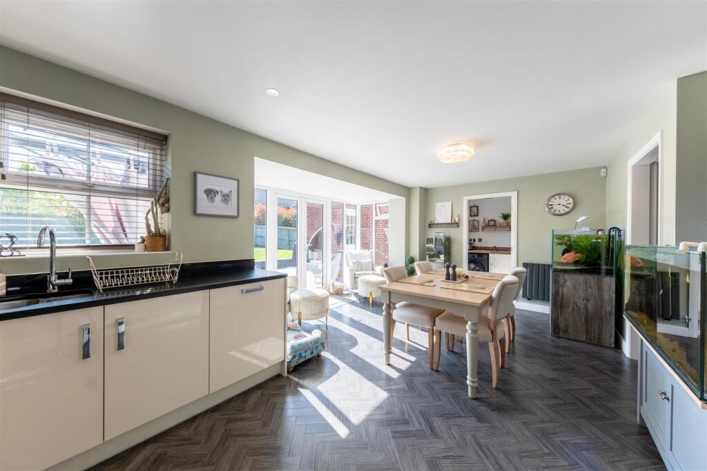 4 Brooke Avenue-002.jpg