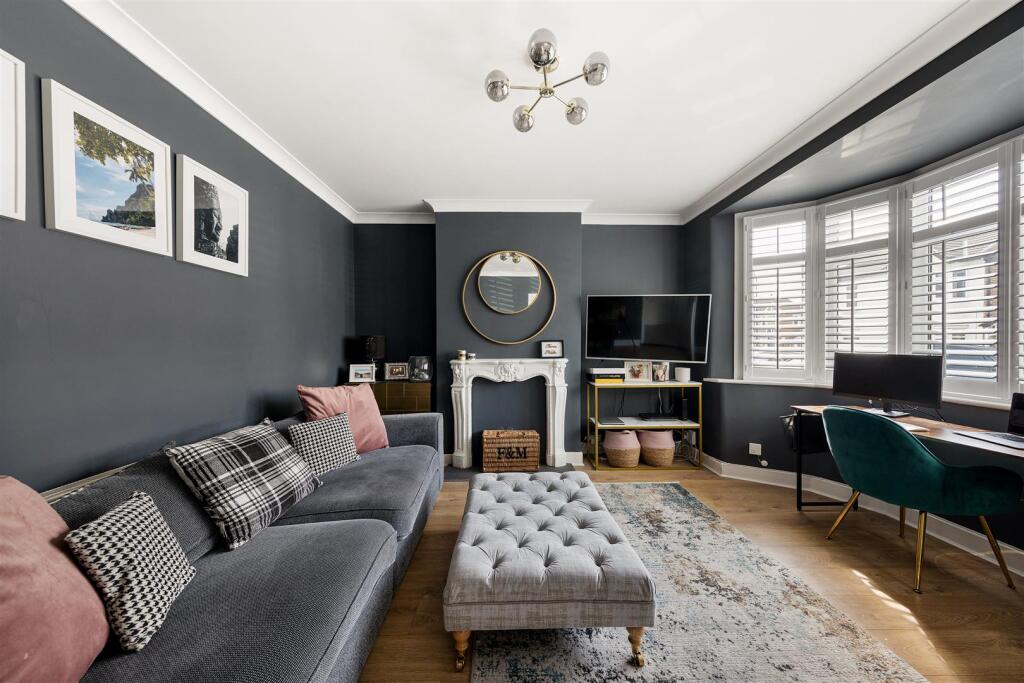 Warboys Crescent E4
