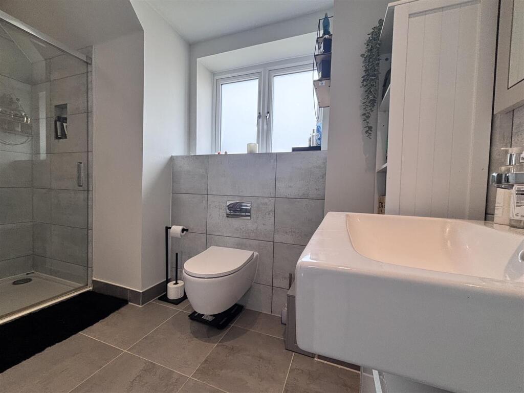 Bensons Bathroom 2.jpg