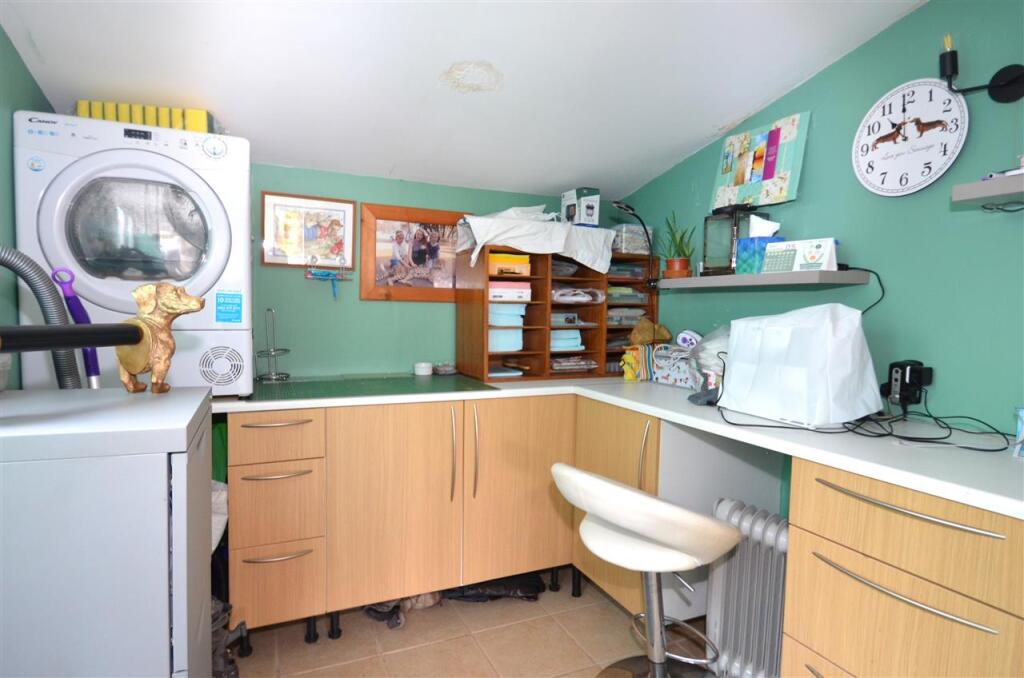 HOBBIES/UTILITY ROOM