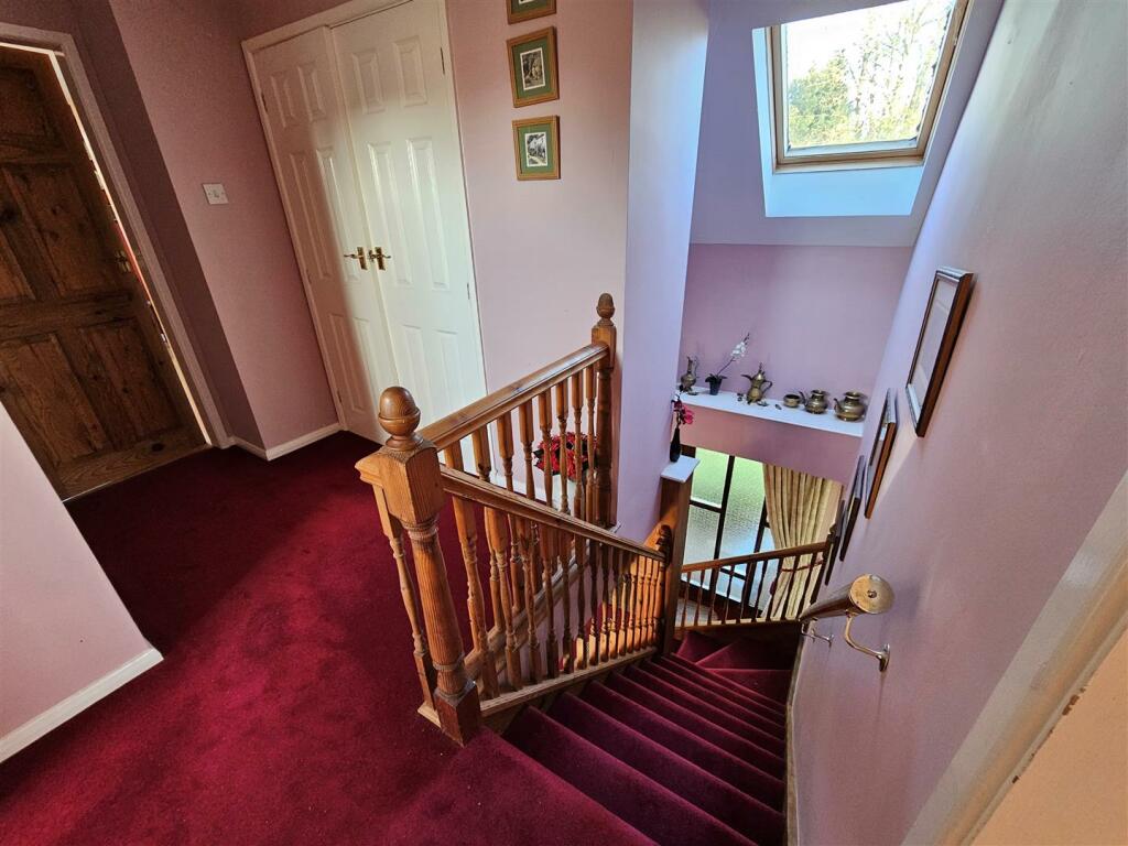 FIRST FLOOR LANDING